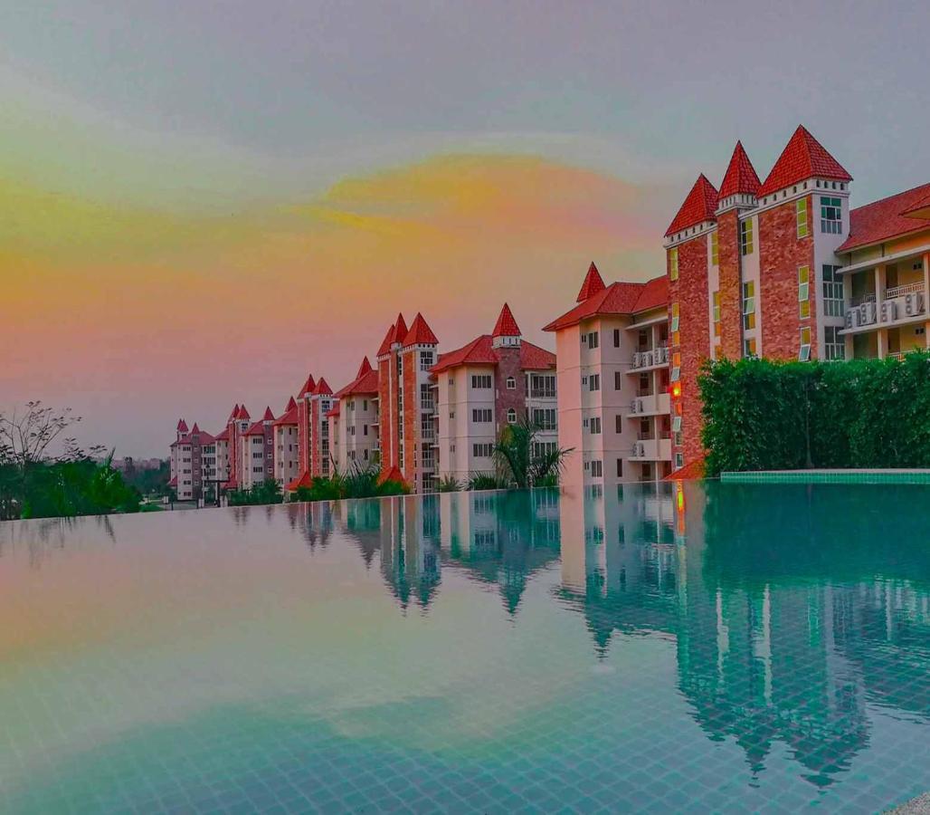 Happy City Golf & Resort Chiang Rai Buitenkant foto