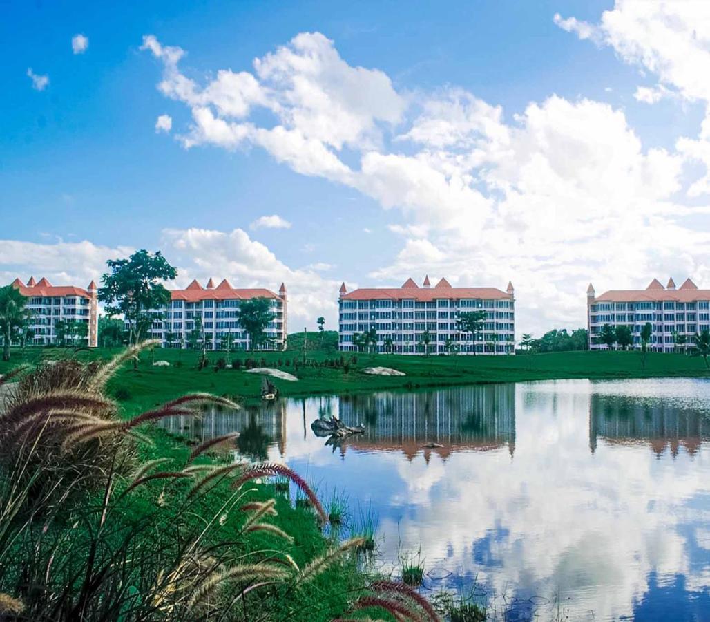 Happy City Golf & Resort Chiang Rai Buitenkant foto