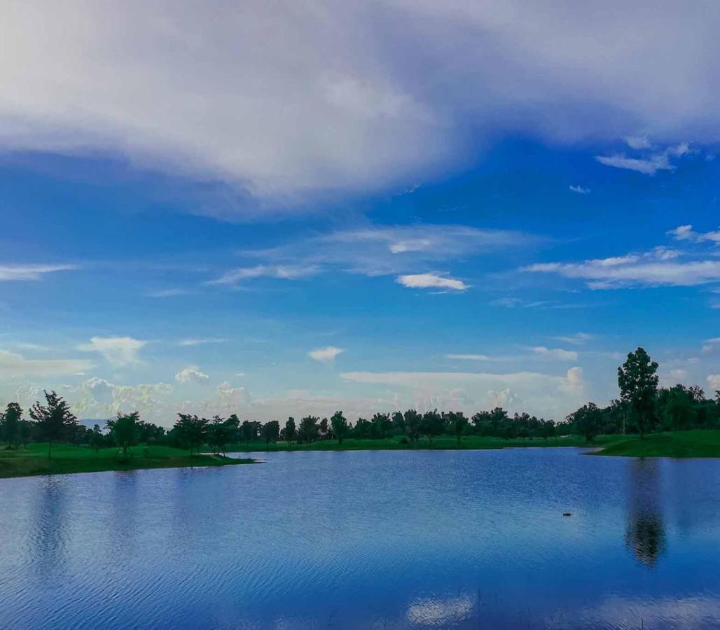 Happy City Golf & Resort Chiang Rai Buitenkant foto