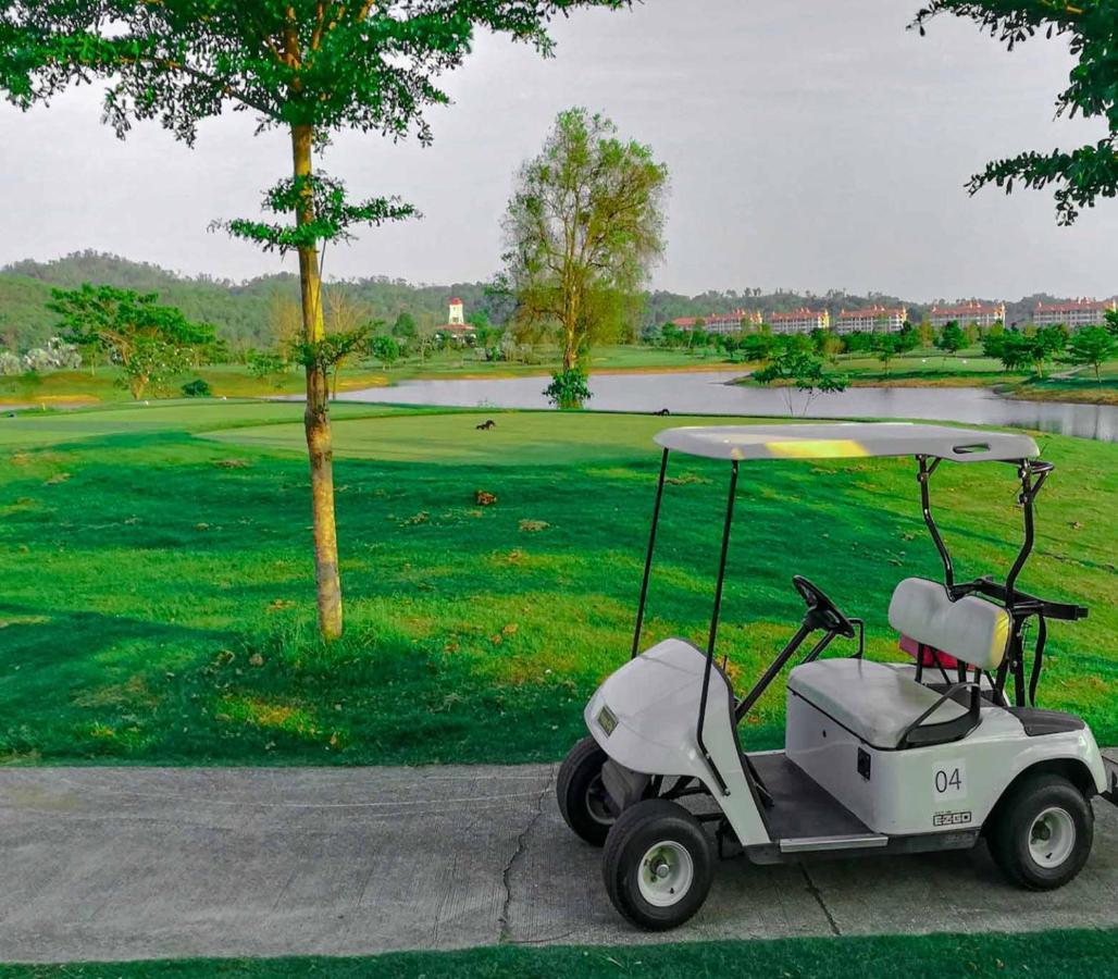 Happy City Golf & Resort Chiang Rai Buitenkant foto