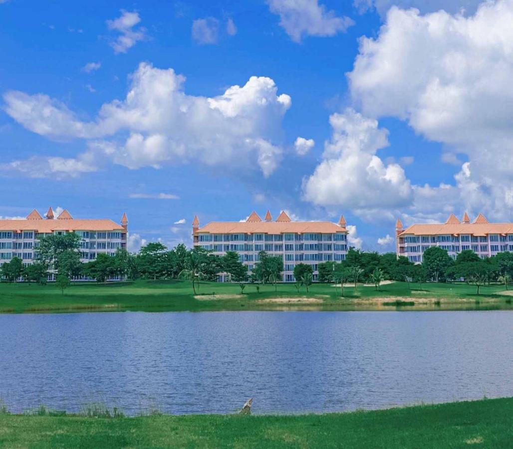 Happy City Golf & Resort Chiang Rai Buitenkant foto