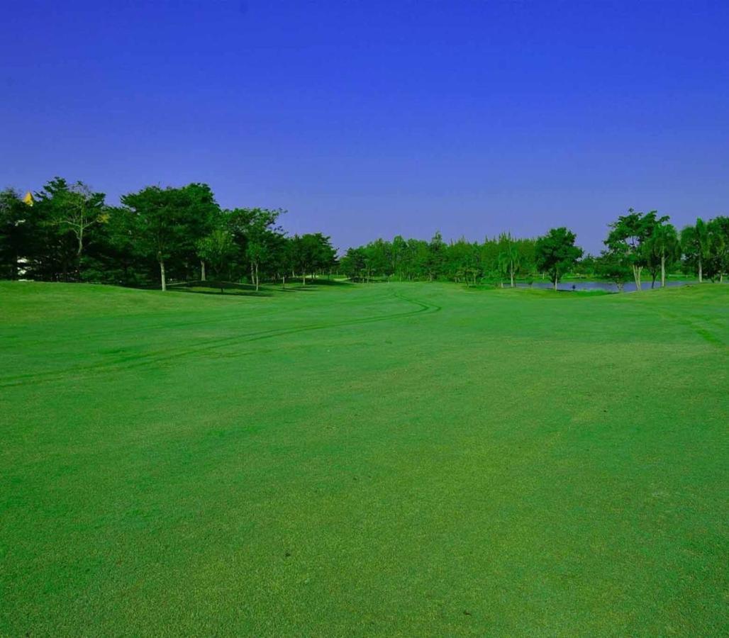 Happy City Golf & Resort Chiang Rai Buitenkant foto