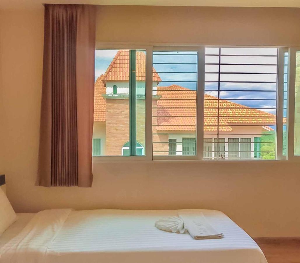 Happy City Golf & Resort Chiang Rai Buitenkant foto